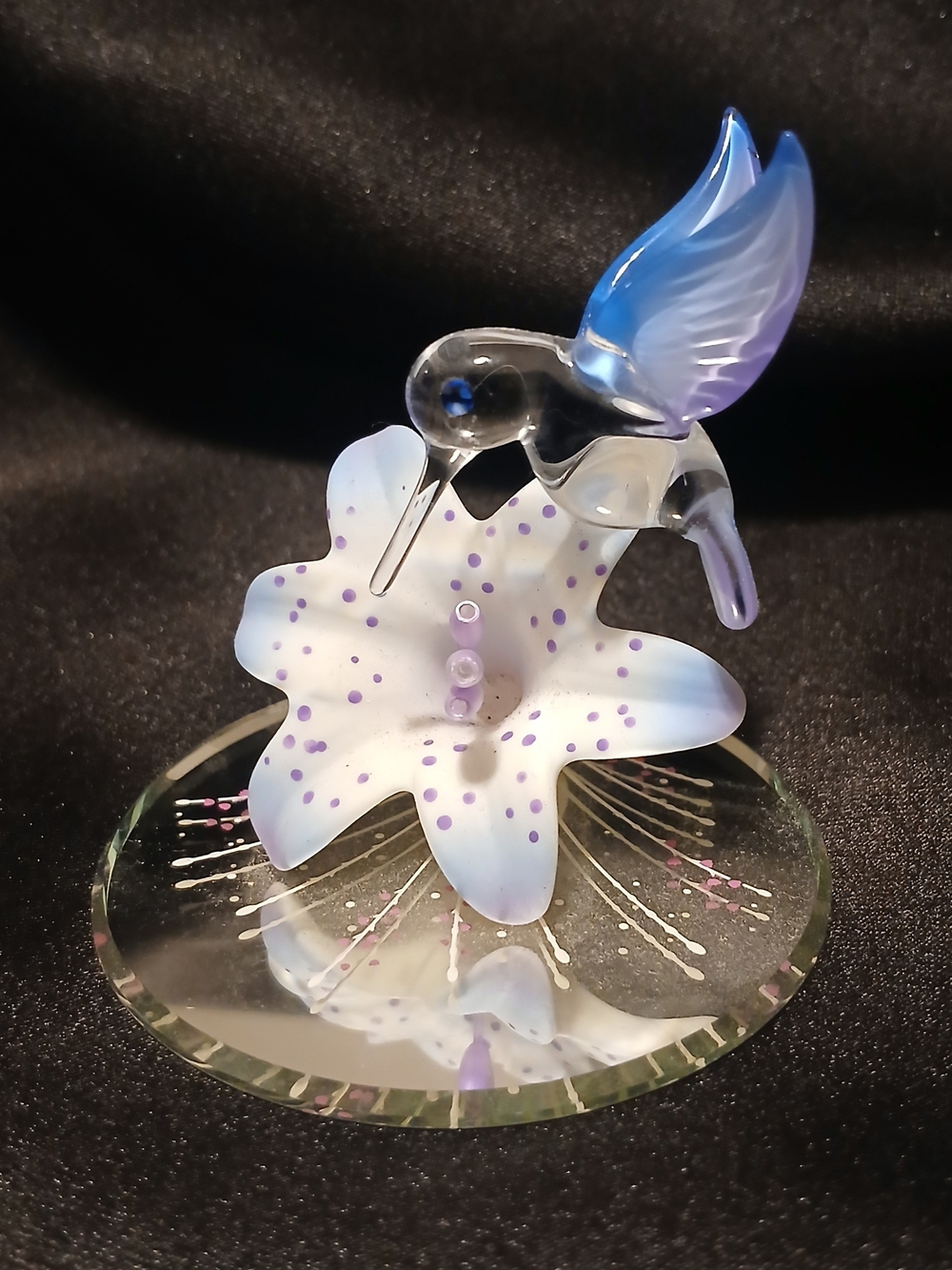 Glass Baron Hummingbird With Blue Lily Flower Glass Figurine Mirror Base EUC